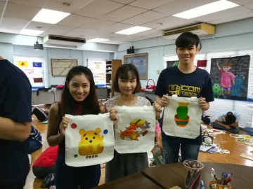 อาสาสมัครลงลายกระเป๋าผ้า เพื่อพัฒนาเด็กด้อยโอกาส  20 ต.ค. 62 Painting Bag Volunteer to Support Child Development Center in Thailand Oct, 20, 19
